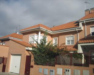 Exterior view of Single-family semi-detached to rent in Villaviciosa de Odón  with Heating, Private garden and Parquet flooring