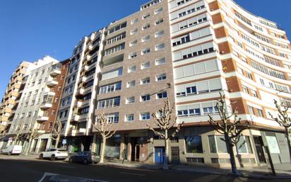 Exterior view of Premises for sale in León Capital 