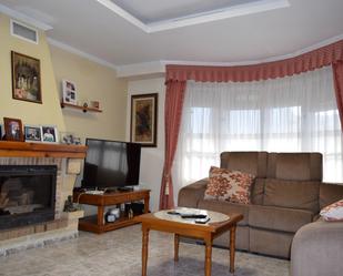 Sala d'estar de Casa adosada en venda en Elche / Elx amb Terrassa i Balcó