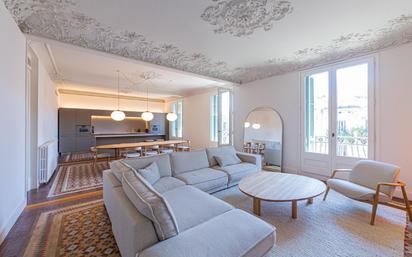 Sala d'estar de Dúplex en venda en  Barcelona Capital amb Aire condicionat, Terrassa i Piscina