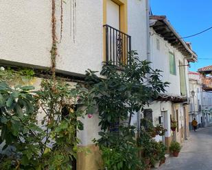 Vista exterior de Casa o xalet en venda en Candeleda amb Terrassa i Balcó