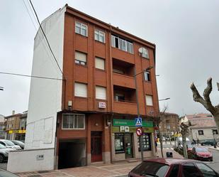 Exterior view of Flat for sale in Las Navas del Marqués   with Heating, Terrace and Furnished