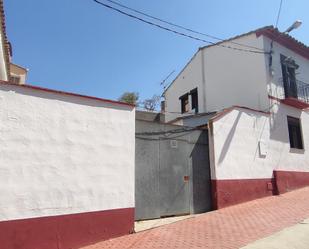 Vista exterior de Casa o xalet en venda en Almunia de San Juan amb Aire condicionat i Balcó