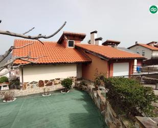 Vista exterior de Casa adosada en venda en Béjar amb Piscina