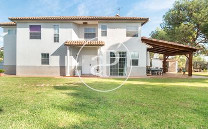 Jardí de Casa o xalet de lloguer en Serra amb Terrassa, Piscina i Balcó