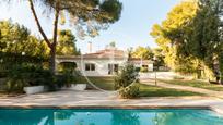 Vista exterior de Casa o xalet en venda en Chiva amb Aire condicionat, Terrassa i Piscina