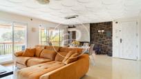 Sala d'estar de Casa o xalet en venda en Godelleta amb Terrassa, Piscina i Balcó