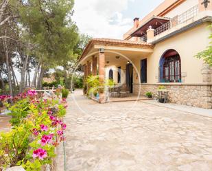 Jardí de Casa o xalet en venda en Buñol amb Aire condicionat, Terrassa i Piscina