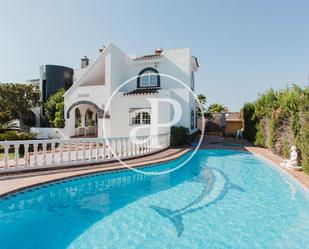 Vista exterior de Casa o xalet de lloguer en L'Eliana amb Aire condicionat i Piscina