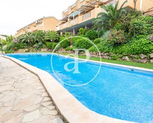 Swimming pool of Single-family semi-detached for sale in Chiva  with Air Conditioner, Terrace and Swimming Pool