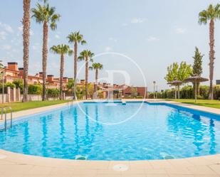 Piscina de Casa adosada en venda en Bétera amb Aire condicionat, Calefacció i Jardí privat