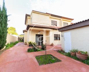 Vista exterior de Casa adosada en venda en Gandia amb Aire condicionat, Calefacció i Jardí privat