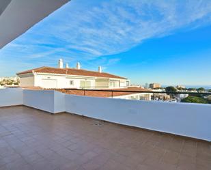 Vista exterior de Àtic en venda en Mijas amb Terrassa