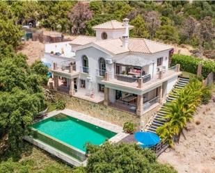 Exterior view of House or chalet for sale in Estepona  with Air Conditioner, Terrace and Swimming Pool