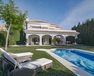 Jardí de Casa o xalet en venda en Marbella amb Aire condicionat, Terrassa i Piscina