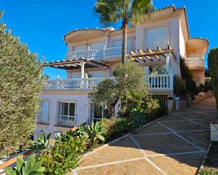 Vista exterior de Casa o xalet en venda en Marbella amb Aire condicionat, Terrassa i Balcó