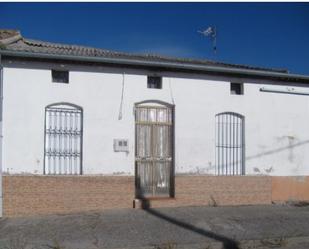 Exterior view of House or chalet for sale in Castellanos de Zapardiel