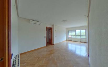 Living room of Flat for sale in Alcalá de Henares