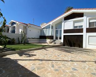 Vista exterior de Casa o xalet de lloguer en La Manga del Mar Menor amb Aire condicionat, Terrassa i Balcó