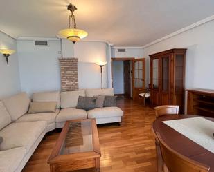 Sala d'estar de Pis de lloguer en Alcantarilla amb Aire condicionat i Balcó