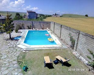 Piscina de Casa o xalet en venda en Barrios de Colina amb Terrassa i Piscina