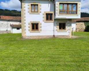 Vista exterior de Casa o xalet en venda en Molledo amb Terrassa