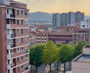 Vista exterior de Pis en venda en Bilbao  amb Balcó