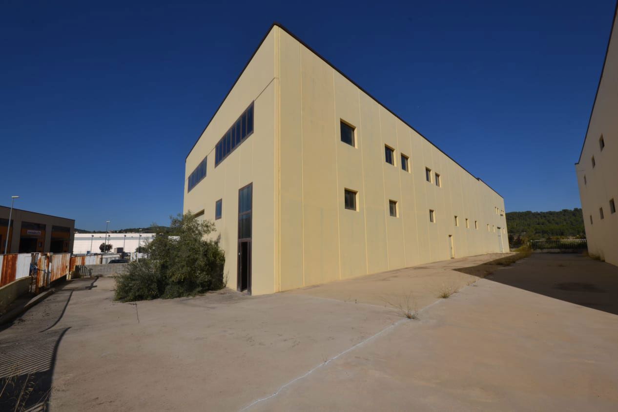 Industrial building in Sant Quintí de Mediona. Nave industrial en venta en sant quintí de mediona (barcelona) f