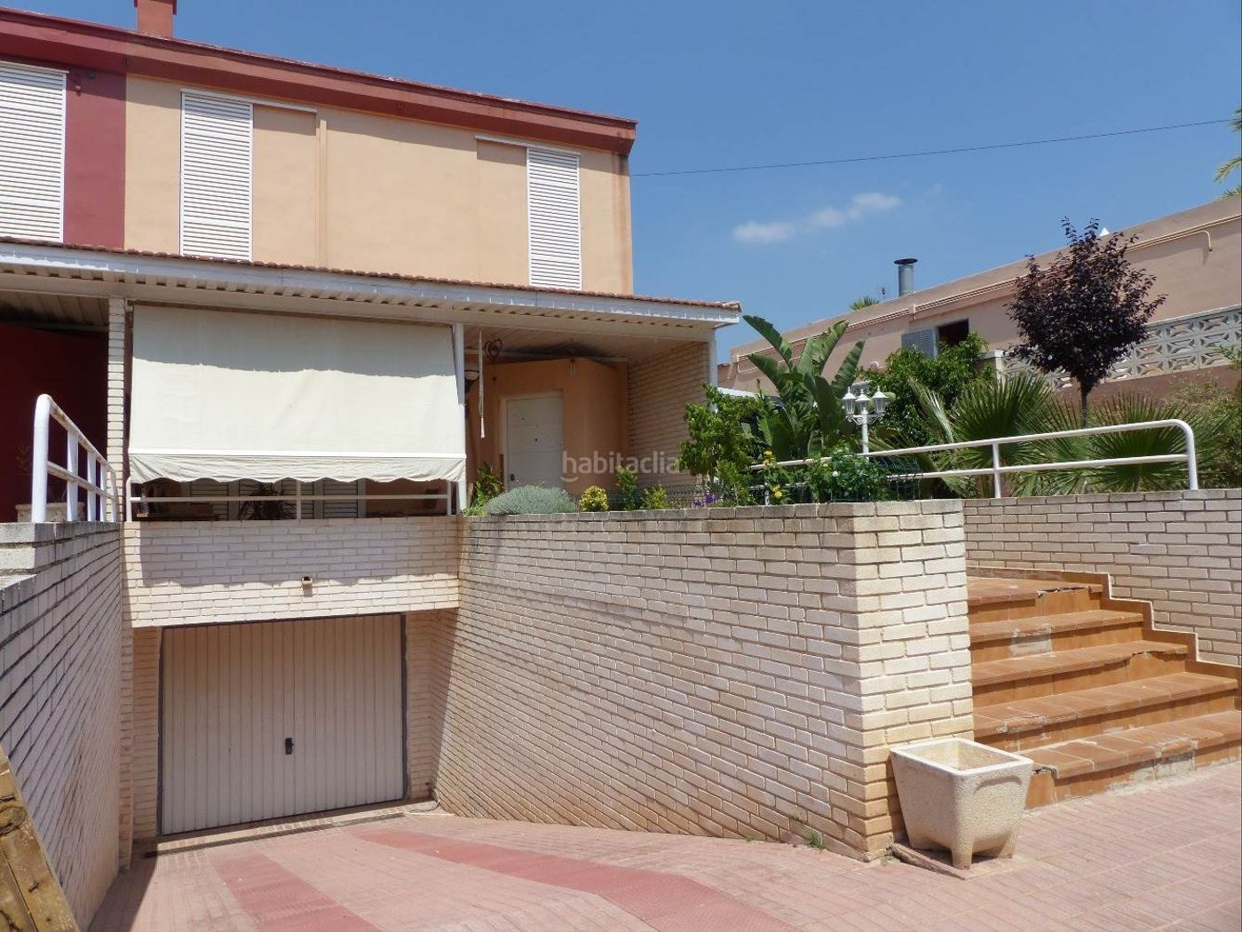 Casa adosada en venta en La Pobla de Vallbona ciudad