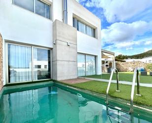 Swimming pool of Single-family semi-detached for sale in Santa Eulària des Riu