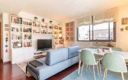 Sala d'estar de Pis en venda en Sant Cugat del Vallès amb Aire condicionat, Terrassa i Piscina