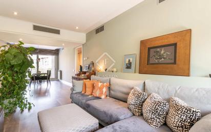 Sala d'estar de Àtic en venda en Sant Cugat del Vallès amb Aire condicionat, Terrassa i Piscina