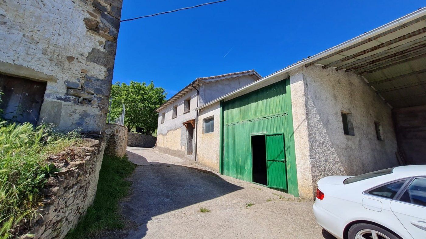 Casas de madera Bungalows en Jaca Pirineos. En propiedad y en régimen de  comunidad de propietarios. Complejo cerrado y exclusivo de alta calidad.