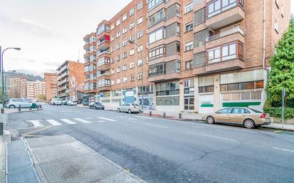 Vista exterior de Local en venda en Bilbao 