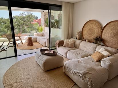 Sala d'estar de Planta baixa en venda en Marbella amb Aire condicionat i Terrassa