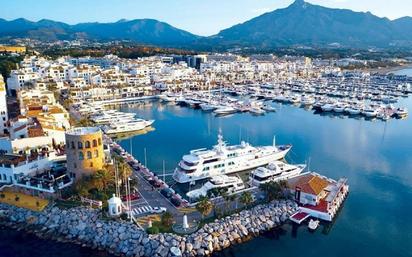 Marbella - Puerto Banus, Paseo exterior del Puerto