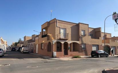 Casa adosada en venda a San Isidro - Campohermoso