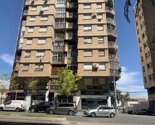 Vista exterior de Local en venda en  Jaén Capital