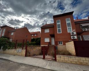 Exterior view of House or chalet for sale in Fuentidueña de Tajo