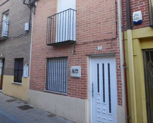 Exterior view of Single-family semi-detached for sale in Tordesillas
