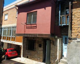 Exterior view of Single-family semi-detached for sale in Torre del Bierzo