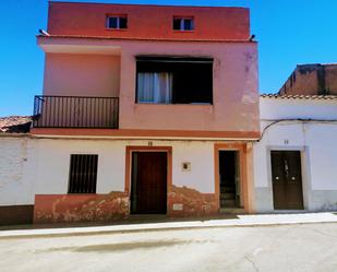 Vista exterior de Casa adosada en venda en Oliva de Mérida
