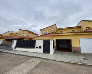 Exterior view of Single-family semi-detached for sale in Villaralbo