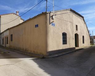 Vista exterior de Casa adosada en venda en Santa María la Real de Nieva