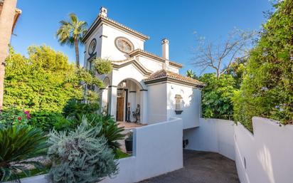 Vista exterior de Casa o xalet en venda en Marbella amb Terrassa i Piscina