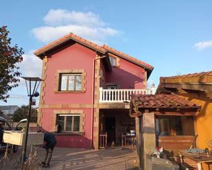 Vista exterior de Casa o xalet en venda en Camargo amb Calefacció, Terrassa i Traster