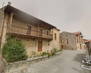 Vista exterior de Casa o xalet en venda en Medio Cudeyo amb Terrassa i Balcó