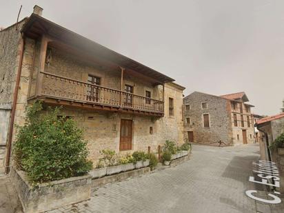 Vista exterior de Casa o xalet en venda en Medio Cudeyo amb Calefacció, Terrassa i Traster