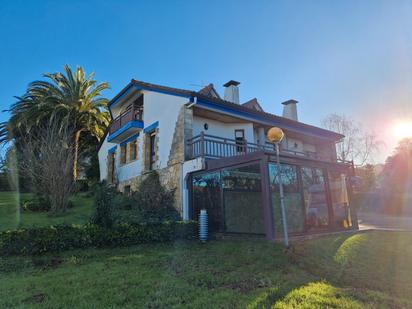 Vista exterior de Casa o xalet en venda en Gamiz-Fika amb Terrassa i Balcó