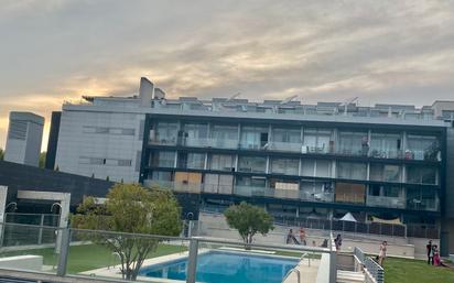 Vista exterior de Loft en venda en  Madrid Capital amb Aire condicionat i Piscina